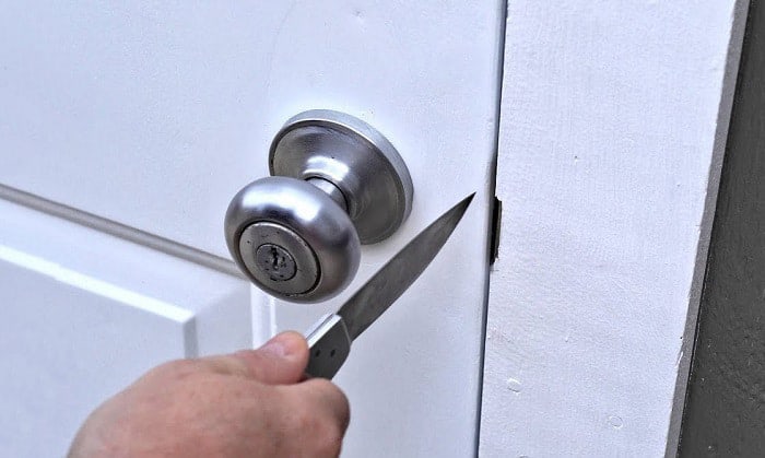 How To Unlock Door With Bobby Pin / Type Of Bedroom Door Lock To Pick