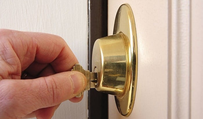 how to remove a kwikset deadbolt lock without screws