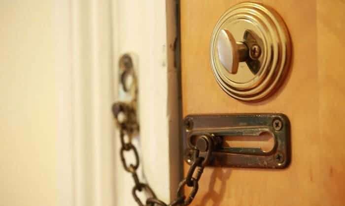 door-chain-lock-with-alarm