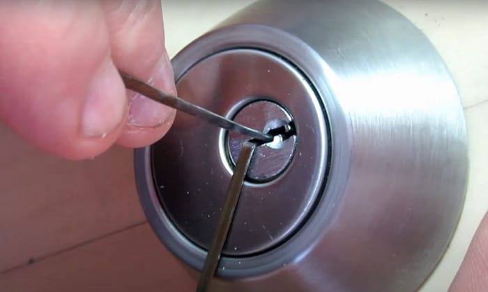 how to pick a deadbolt lock with bobby pins
