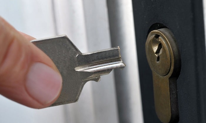 key-broke-off-in-lock