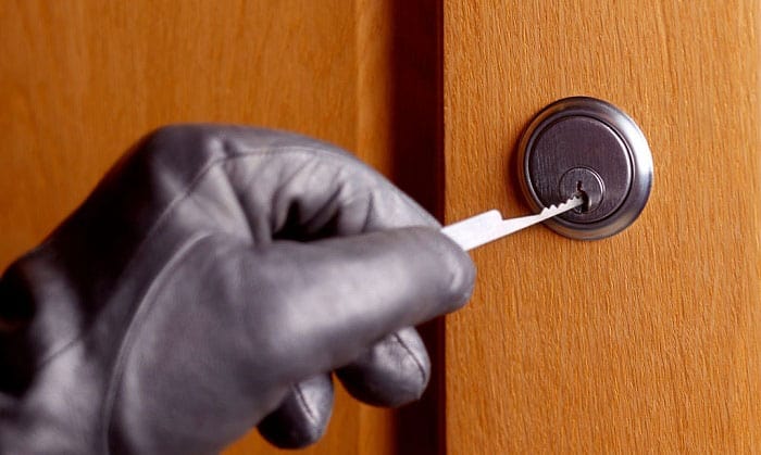 pick-a-door-lock-with-a-paperclip