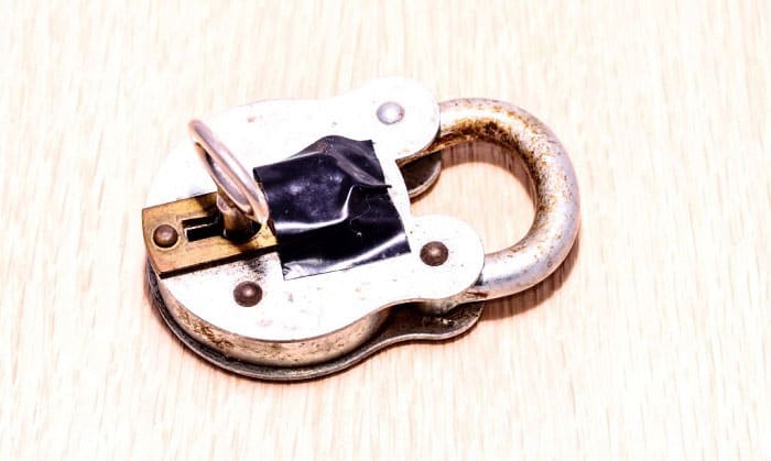 pick-an-antique-lock