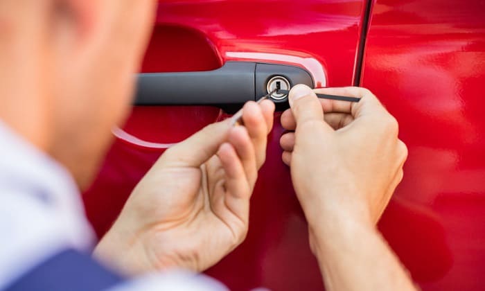 pick-a-car-door-lock-with-a-paperclip