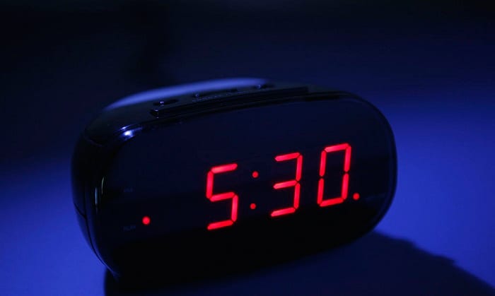 radio-alarm-clock-with-usb-charger