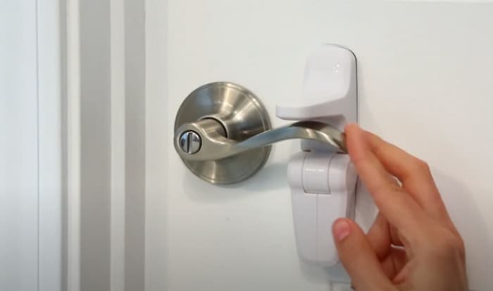 removing-safety-1st-door-lock