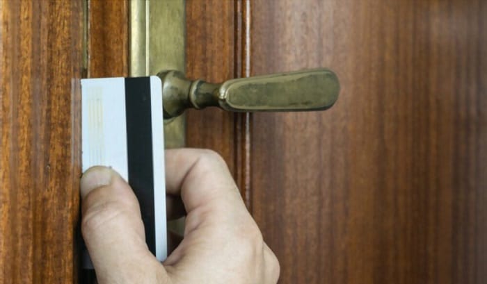 unlock-bathroom-door-twist-lock