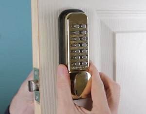 change-code-on-vivint-door-lock