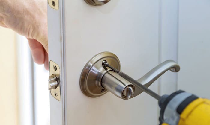 how to fix a broken lock on a door