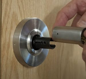 commercial-storefront-door-locks