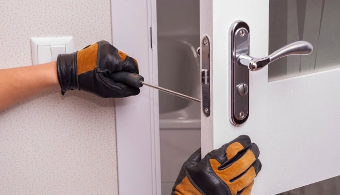 remove-commercial-door-knob