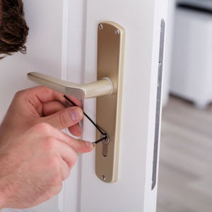 pick-a-door-handle-lock