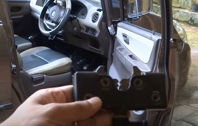manual-car-door-lock-mechanism