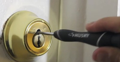 open-a-deadbolt-lock-with-a-drill