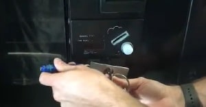 plug-locks-for-vending-machines