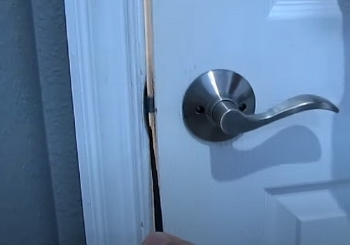 rubber-band-on-doorknob