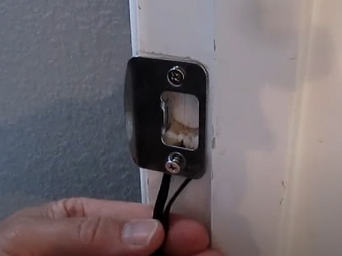 wrap-a-rubber-band-around-your-door-lock