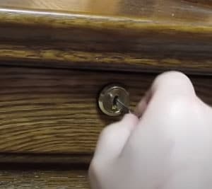 desk-drawer-lock-mechanism
