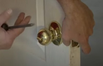 door-knob-loose-spindle
