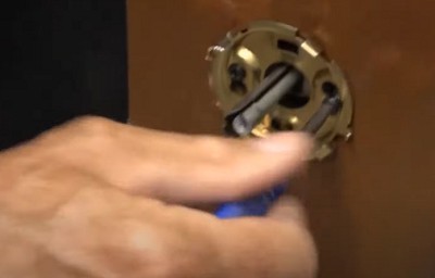 kwikset-door-handle-loose