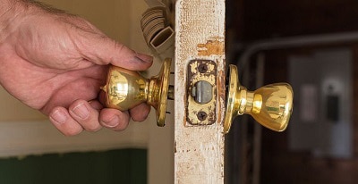 tighten-a-loose-door-knob