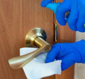 Cleaning-a-brass-door-handle