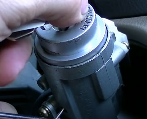 replace-the-ignition-lock-cylinder-in-step-5
