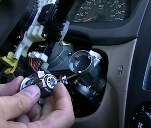 replace-the-ignition-lock-cylinder-in-step-6