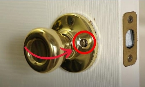 Locate-the-screws-of-the-door-knob