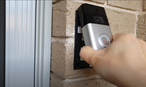 Remove-Ring-doorbell-from-mounting-bracket