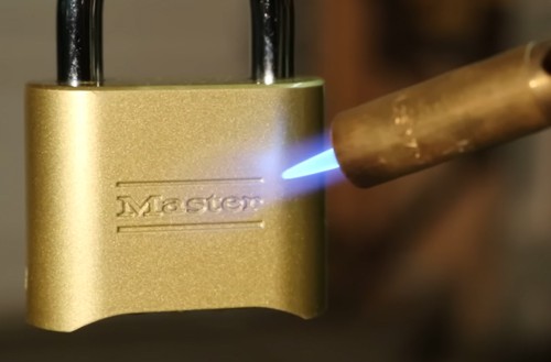Cutting-the-lock-with-cutting-torch