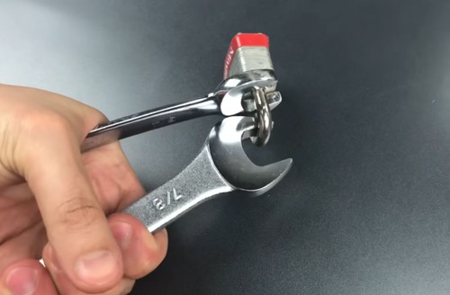 Cutting-the-lock-with-wrenches