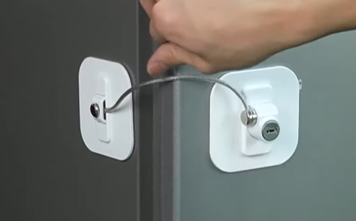 Install-the-side-lock-panel