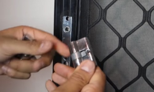 Remove-Door-Lock-Cylinder-step-4